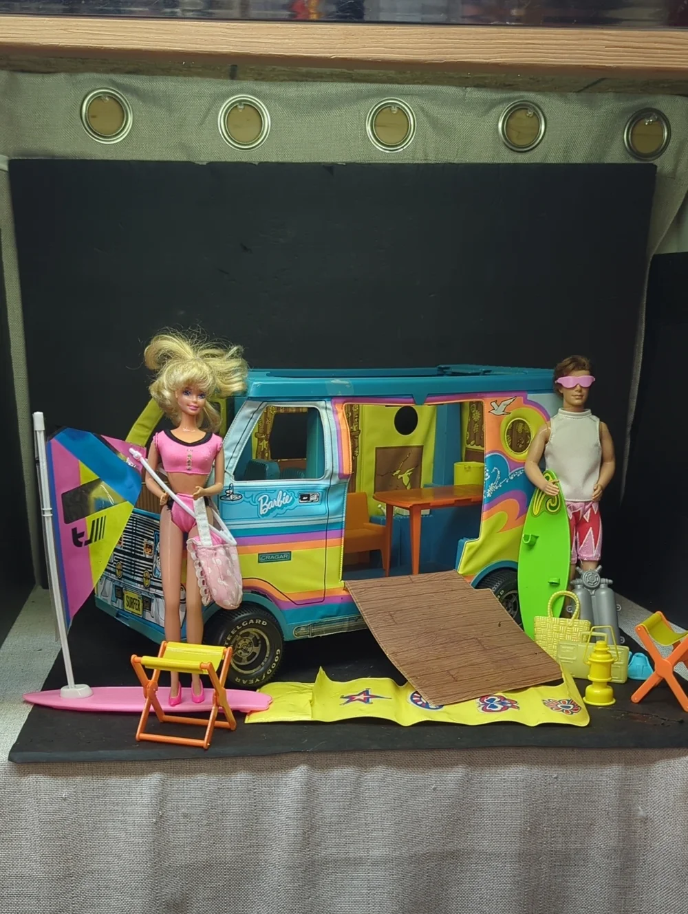 1973 Mattel Barbie Beach Bus #7805 surfer camper, dolls & assesories